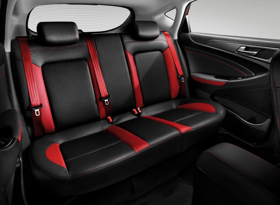Интерьер Changan Eado XT RS 2017 года  (фото 4 из 15)